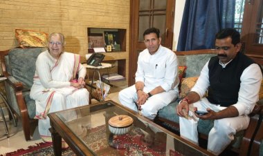 ताई से मिले जीतू पटवारी, सुमित्रा महाजन ने कहा- लोकतंत्र में विपक्ष को ताकत के साथ मुद्दे उठाने चाहिए।