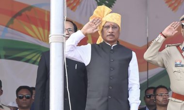 CM विष्णुदेव साय ने फहराया राष्ट्र ध्वज, कहा- छत्तीसगढ़ में नक्सलवाद आखिरी चरण में