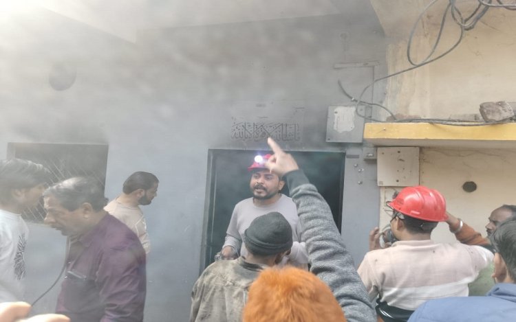 रीवा में शॉर्ट सर्किट से भड़की आग, गृहस्थी का सामान जलकर खाक