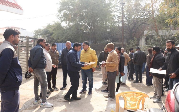 रीवा नगर निगम की सख्ती: बकाया टैक्स पर कुर्की, मौके पर लाखों की वसूली