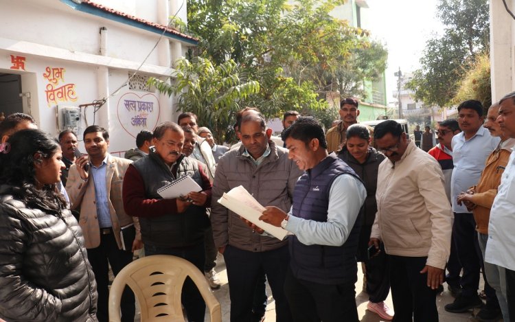 नगर निगम रीवा ने बकायादारों पर की सख्त कार्रवाई, मौके पर जमा हुआ टैक्स