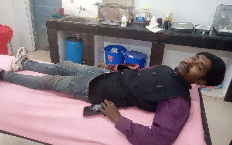 'बुलेटप्रूफ' बन गया जेब में रखा मोबाइल, सतना में ऑटो चालक पर फायरिंग, फोन ने बचाई जान