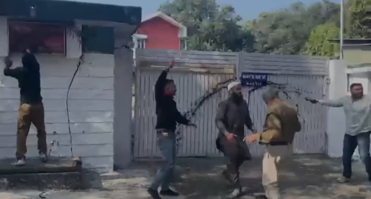 भोपाल में मंत्री विजय शाह के खिलाफ युवा कांग्रेस का प्रदर्शन, बंगले की नेम प्लेट पर पोती कालिख