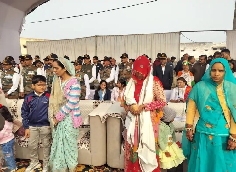 गणतंत्र दिवस समारोह में बड़ी चूक: शहीद की पत्नी को सम्मान देना भूले प्रभारी मंत्री