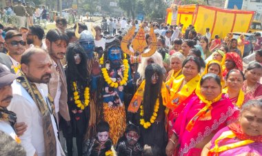 भोपाल में दिखा महाशिवरात्रि का जश्न, रथ-घोड़ों और झांकियों के साथ निकली ऐतिहासिक शिव बारात, हजारों श्रध्दालु हुए शामिल