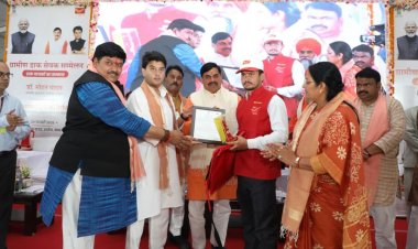 उज्जैन में ग्रामीण डाक सेवक सम्मेलन का शुभारंभ, ओंकारेश्वर और महाकाल का प्रसाद अब डाक से घर-घर पहुंचेगा