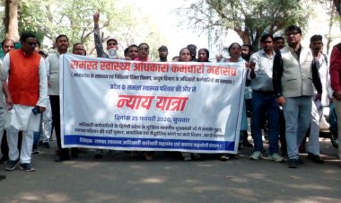 भोपाल: आउटसोर्स स्वास्थ्य कर्मियों का प्रदर्शन, नियमितीकरण की मांग को लेकर निकाली ‘न्याय यात्रा’