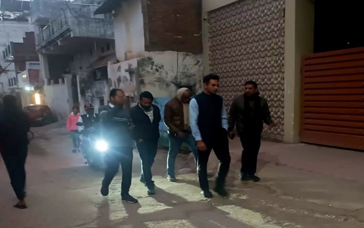 गंदे पानी की शिकायतों पर फील्ड पर उतरे नगर निगम कमिश्नर