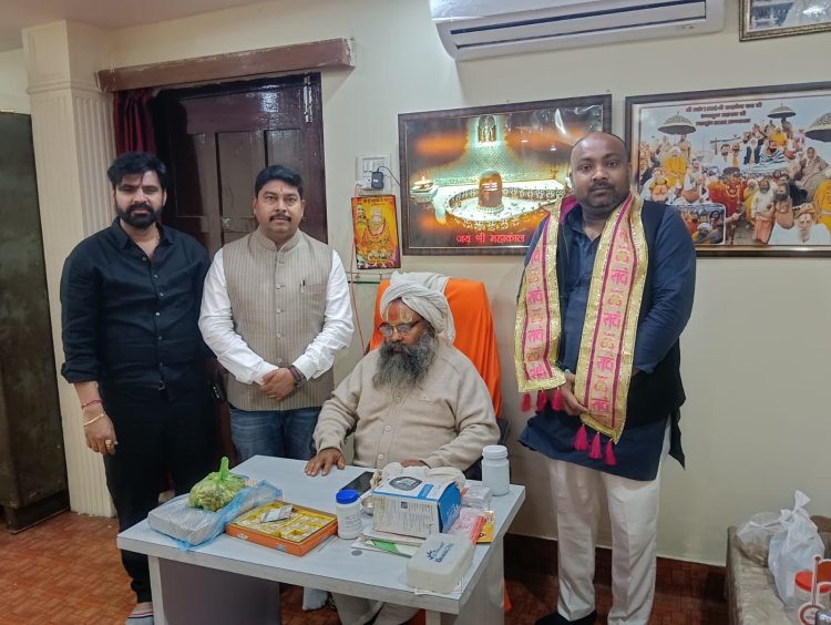 कांग्रेस नेता अमित शर्मा ने गुफा मंदिर के महाराज से की मुलाकात