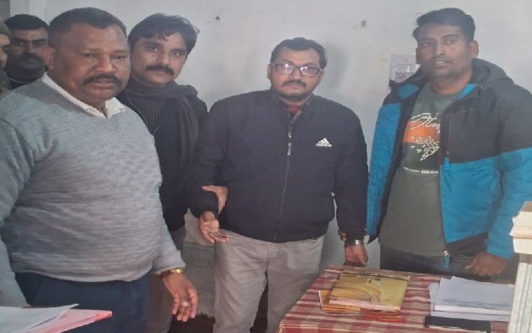 लोकायुक्त ने ब्लॉक मेडिकल के रिश्वतखोर ऑफिसर को रंगे हाथों पकड़ा