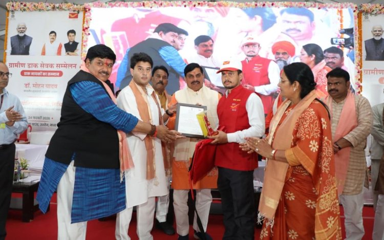 उज्जैन में ग्रामीण डाक सेवक सम्मेलन का शुभारंभ, ओंकारेश्वर और महाकाल का प्रसाद अब डाक से घर-घर पहुंचेगा