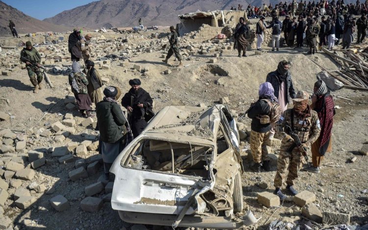 पाकिस्तान और अफगानिस्तान संघर्ष में 300 की मौत, तनाव जारी