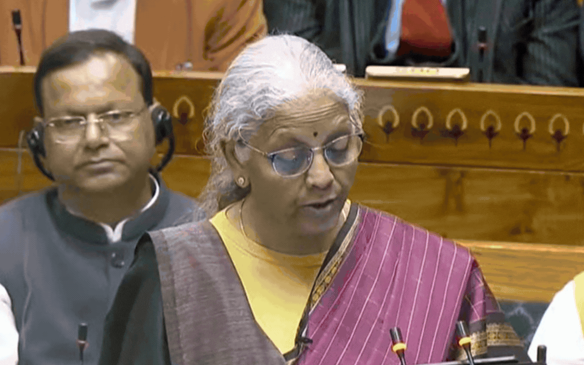 बजट-2026: इनकम टैक्स स्लैब में कोई बदलाव नहीं, 7 हाई स्पीड रेल कॉरिडोर बनेंगे, कैंसर की दवाएं सस्ती होंगी