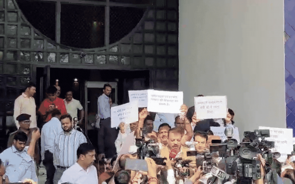 MP बजट सत्र का दूसरा दिन स्ट्रीट डॉग्‍स-सिंचाई घोटाले पर हंगामा