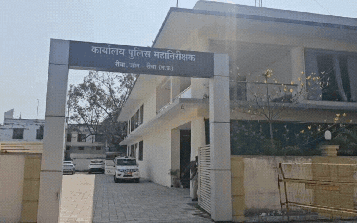 रीवा: नशीली सिरप जब्ती मामले में 3 पुलिसकर्मी निलंबित, सोने के जेवरात में हेराफेरी का खुलासा