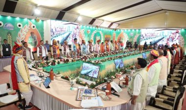 बड़वानी में पहली कृषि कैबिनेट: CM ने की भिलटदेव मंदिर में पूजा-अर्चना, मंत्रिमंडल के साथ फोटो शूट भी कराया