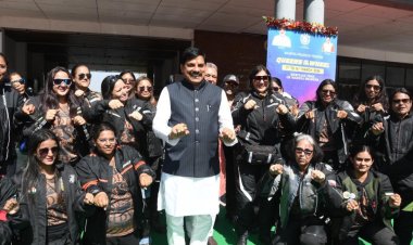 25 महिला सुपर बाइकर्स के साथ मुख्यमंत्री डॉ. मोहन यादव, ‘क्वीन्स ऑन द व्हील्स’ को दिखाई हरी झंडी
