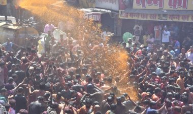 रंगपंचमी पर भोपाल में भव्य चल समारोह, रंग-गुलाल में डूबा पुराना शहर