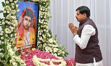 मुख्यमंत्री डॉ. मोहन यादव ने बीजेपी प्रदेश अध्यक्ष हेंमत खंडेलवाल की बेटी सुरभी को दी श्रद्धांजलि