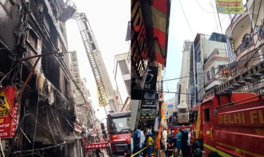 दिल्ली के पालम में भीषण आग: एक ही परिवार के 9 लोगों की दर्दनाक मौत, कई घायल