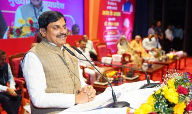 अफसरों को सीएम यादव का संदेश-काम में दक्षता और मन में आनंद जरूरी