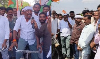 मऊगंज में लालटेन और खाली सिलेंडर लेकर साइकिल से कलेक्ट्रेट पहुंचे कांग्रेस कार्यकर्ता