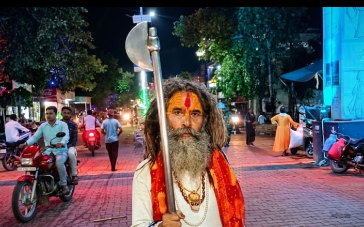 मथुरा में ‘फरसा वाले बाबा’ की मौत पर बवाल, हत्या या हादसा?