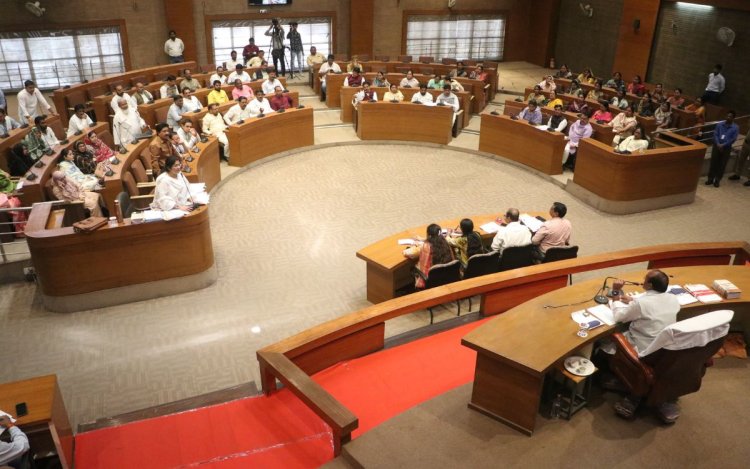 भोपाल नगर निगम बैठक में हंगामा: गोमांस के मुद्दे पर आमने-सामने आए सत्ता पक्ष और विपक्ष