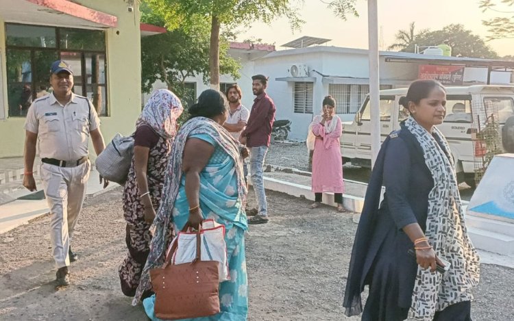 मैहर में ऑटो चालक संग मिलीभगत कर बैग से गहने उड़ाने वाली मां-बेटी गिरफ्तार, 4 लाख की ज्वेलरी बरामद