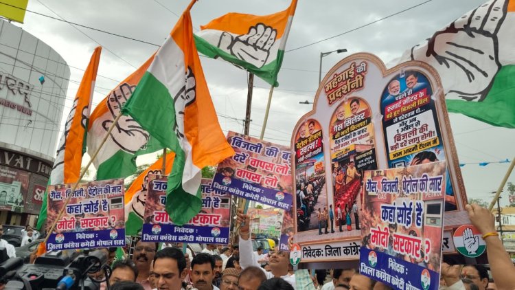 Bhopal: “मोदी इतिहास के सबसे कमजोर प्रधानमंत्री” महंगाई पर कांग्रेस का प्रदर्शन