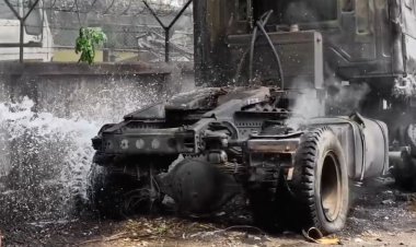 सिंगरौली में सड़क किनारे खड़े ट्रक में आग