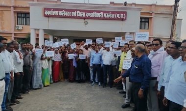 मऊगंज में TET अनिवार्यता के खिलाफ शिक्षकों का प्रदर्शन, हजारों की रैली निकालकर सौंपा ज्ञापन