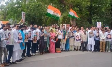 इंदौर में बिजली कंपनियों की मनमानी के खिलाफ कांग्रेस ने जोरदार विरोध प्रदर्शन