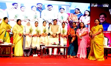 भोपाल के रवींद्र भवन में नारी शक्ति वंदन कार्यक्रम का भव्य आयोजन, CM मोहन बोले- महिला सशक्तिकरण के बिना अधूरी है विकास की कल्पना