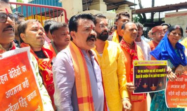 भोपाल: Lenskart के बाद अब भोपाल की निजी कंपनी का विरोध, तिलक-बिंदी बैन को लेकर हिंदू उत्सव समिति का प्रदर्शन