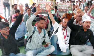 भोपाल में आउटसोर्स कर्मचारियों का प्रदर्शन, वेतन बढ़ाने की मांग