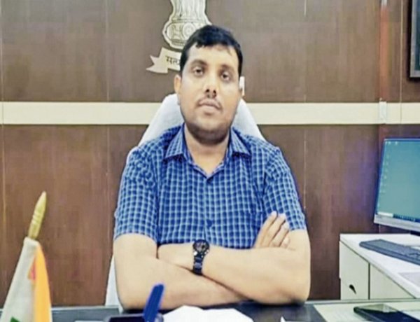 मध्य प्रदेश में बड़ा प्रशासनिक फेरबदल: 14 जिलों के कलेक्टर बदले, कौशलेंद्र विक्रम सिंह को मुख्यमंत्री का सचिव बनाया गया