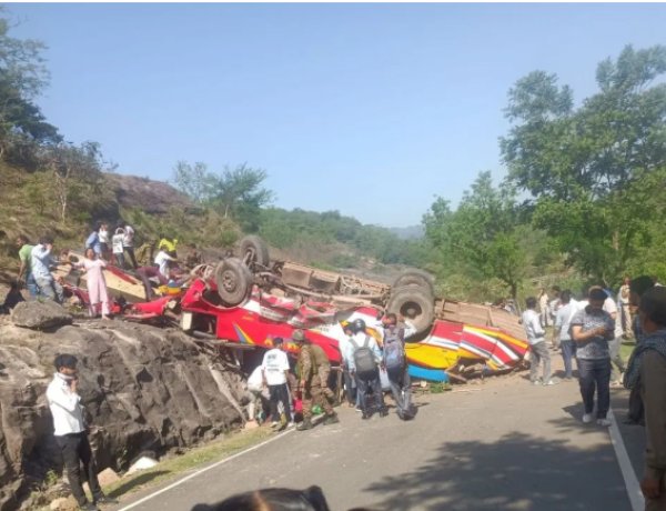 जम्मू के उधमपुर में सड़क हादसा,21 की मौत, 20 घायल