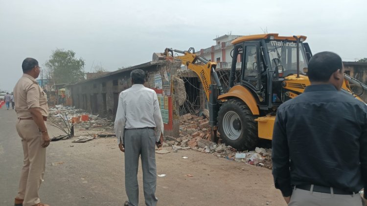 मऊगंज के खटखरी बाजार में प्रशासन की बड़ी कार्रवाई, बुलडोजर चलाकर हटाया अतिक्रमण