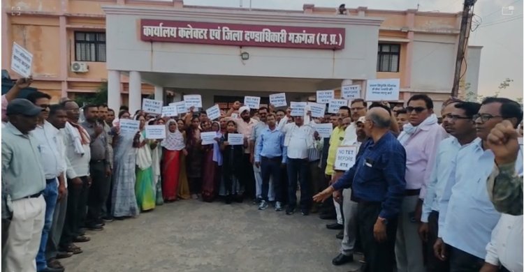 मऊगंज में TET अनिवार्यता के खिलाफ शिक्षकों का प्रदर्शन, हजारों की रैली निकालकर सौंपा ज्ञापन