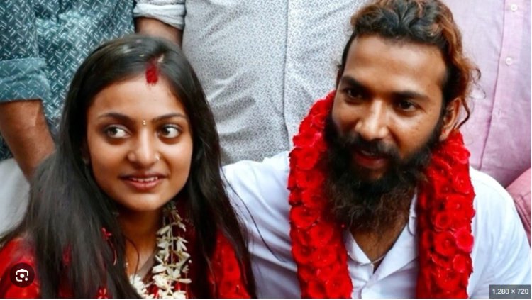 महाकुंभ की 'वायरल गर्ल' मोनालिसा निकली नाबालिग जेल जाएगा पति फरमान खान?