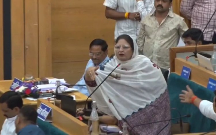 इंदौर में ‘वंदे मातरम्’ विवाद ने पकड़ा तूल: वीडियो, बयान और आरोपों के बीच सियासत से अदालत तक पहुंचा मामला