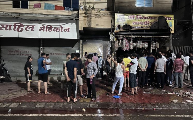 इंदौर: बंद दुकान में लगी भीषण आग, लाखों का सामान जलकर खाक