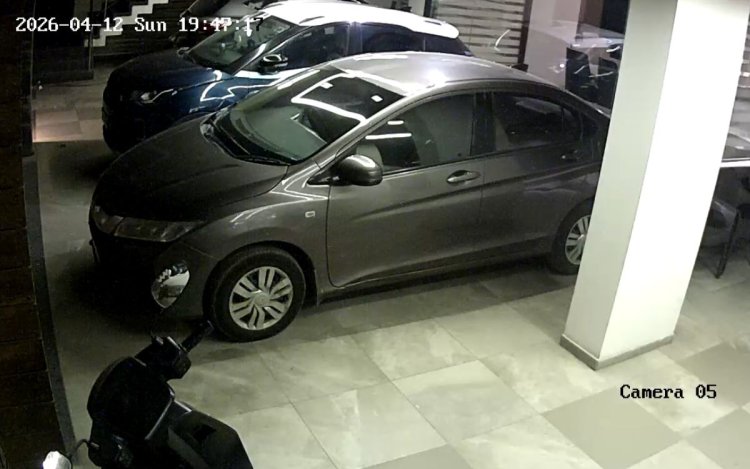 केयरटेकर बना चोर, जूस में नशीला पदार्थ मिलाकर लाखों के जेवर लेकर फरार