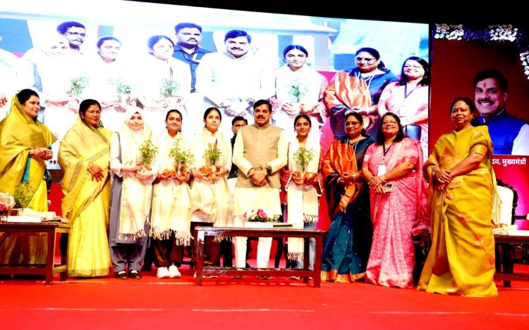भोपाल के रवींद्र भवन में नारी शक्ति वंदन कार्यक्रम का भव्य आयोजन, CM मोहन बोले- महिला सशक्तिकरण के बिना अधूरी है विकास की कल्पना