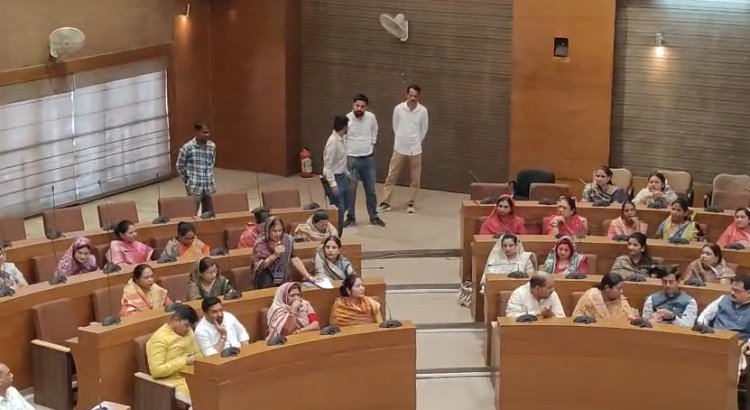BHOPAL:नगर निगम में नारी शक्ति वंदन पर चर्चा के लिए विशेष सम्मेलन: सत्ता-विपक्ष ने मिलकर पारित किया प्रस्ताव
