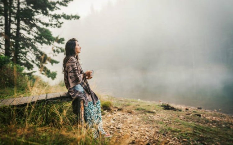 खुद के साथ वक्त बिताना: मेंटल रीचार्ज का सबसे सस्ता और असरदार तरीका