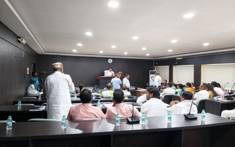 सिंगरौली नगर निगम बैठक में हंगामा, सफाई-पानी के मु्ददे पर सियासी टकराव से गरमाया माहौल