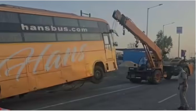 राजगढ़ में  बस और ट्रक में टक्कर 29 यात्री हुए घायल 1 की मौत