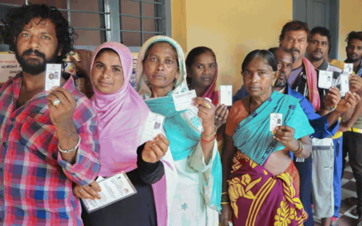 3 राज्यों की 296 सीटों पर वोटिंग असम, केरलम, पुडुचेरी में सिंगल फेज में मतदान